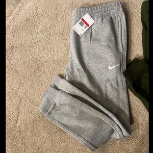 gray men’s nike joggers